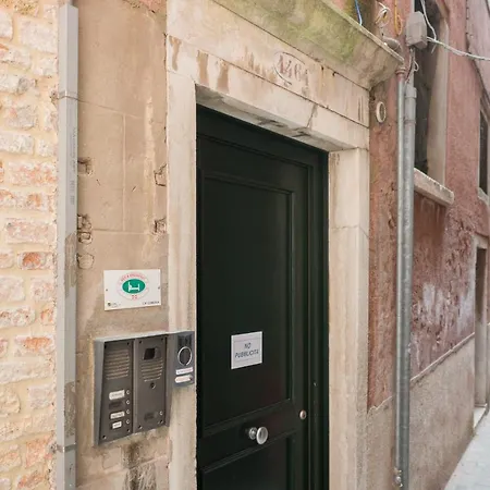 A Venezia, Vicino San Marco *
